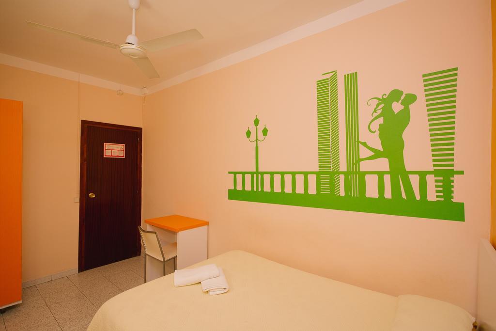 Pension Norma บาร์เซโลนา ภายนอก รูปภาพ